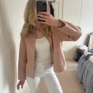 Jacka/ kofta i ull - Superfin jacka/ kofta i ull från zara😍 aldrig använd