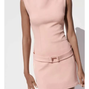 Klänning zara - SKITTTT SNYGG klänning ifrån zara helt ny med prislappar kvar. perfekt inför sommaren