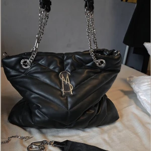 steve madden bcameo shopping bag - skitsnygg rymlig väska från steve madden. perfekt till jobb, skola, eller övernattning. vill inte sälja men behöver pengar :(