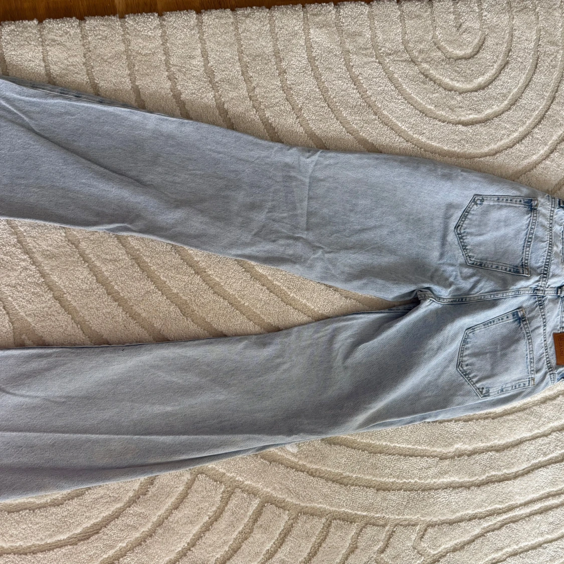 Ljusblå ripped jeans med raka ben - 3