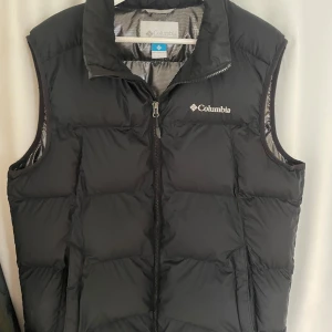 Columbia väst  - Columbia väst i nyskick! Perfekt till våren! Storlek L 