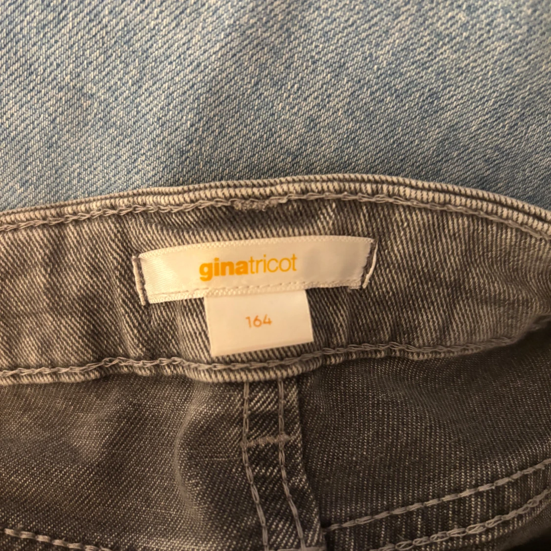Grå bootcut jeans från Gina Tricot - 3