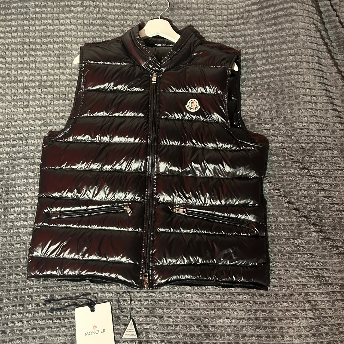 Svart dunväst från Moncler