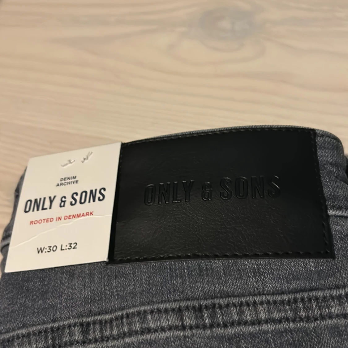 Grå slim fit jeans från Only & Sons - 1