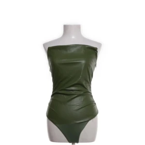 Body från Zara - Super snygg grön body från Zara i storlek S!🩷