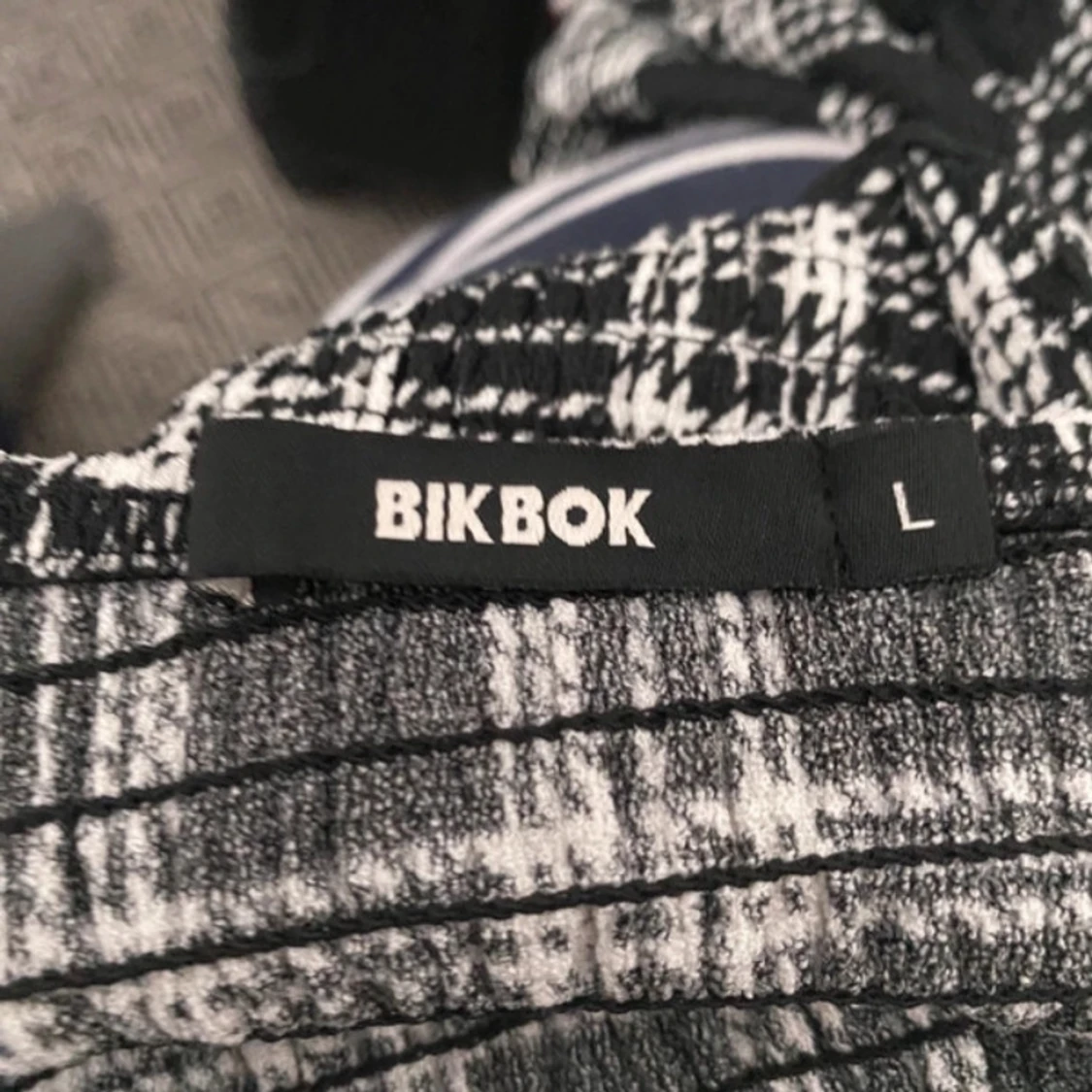 Svartvit rutig croppad topp från BikBok - 2