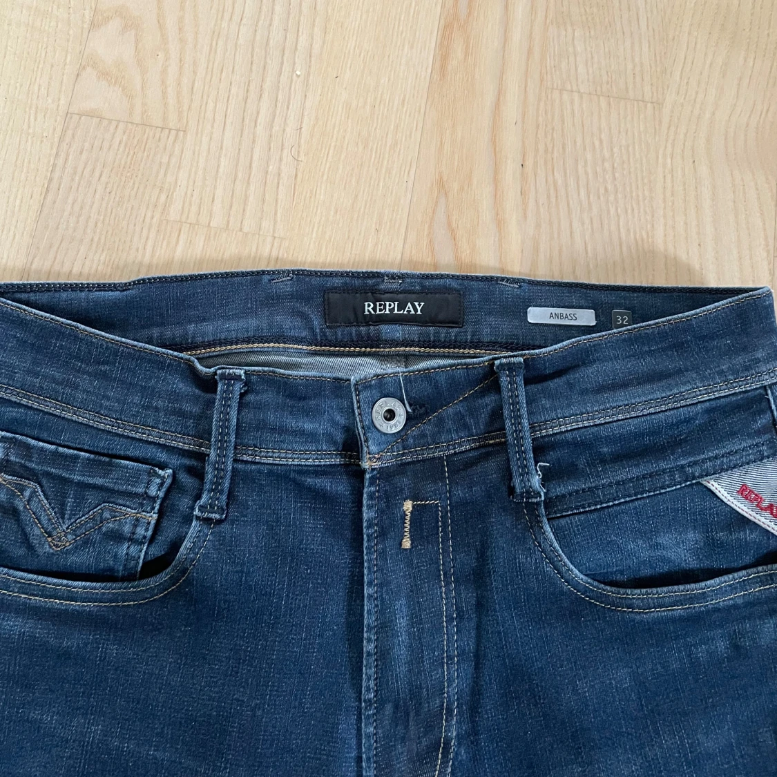 Mörkblå jeans från replay - 1