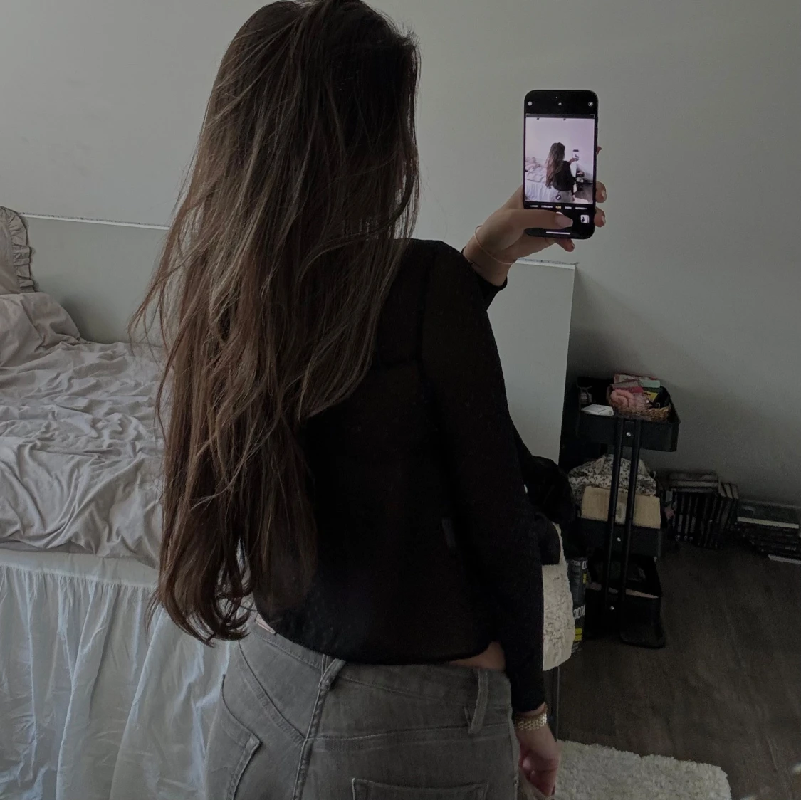 Svart transparent blus med volang - 3