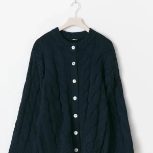 chunky knitted cable cardigan - Säljer denna populära kofta från Gina, endast använd 2 gånger så den är i nyskick. Slutsåld på hemsidan 