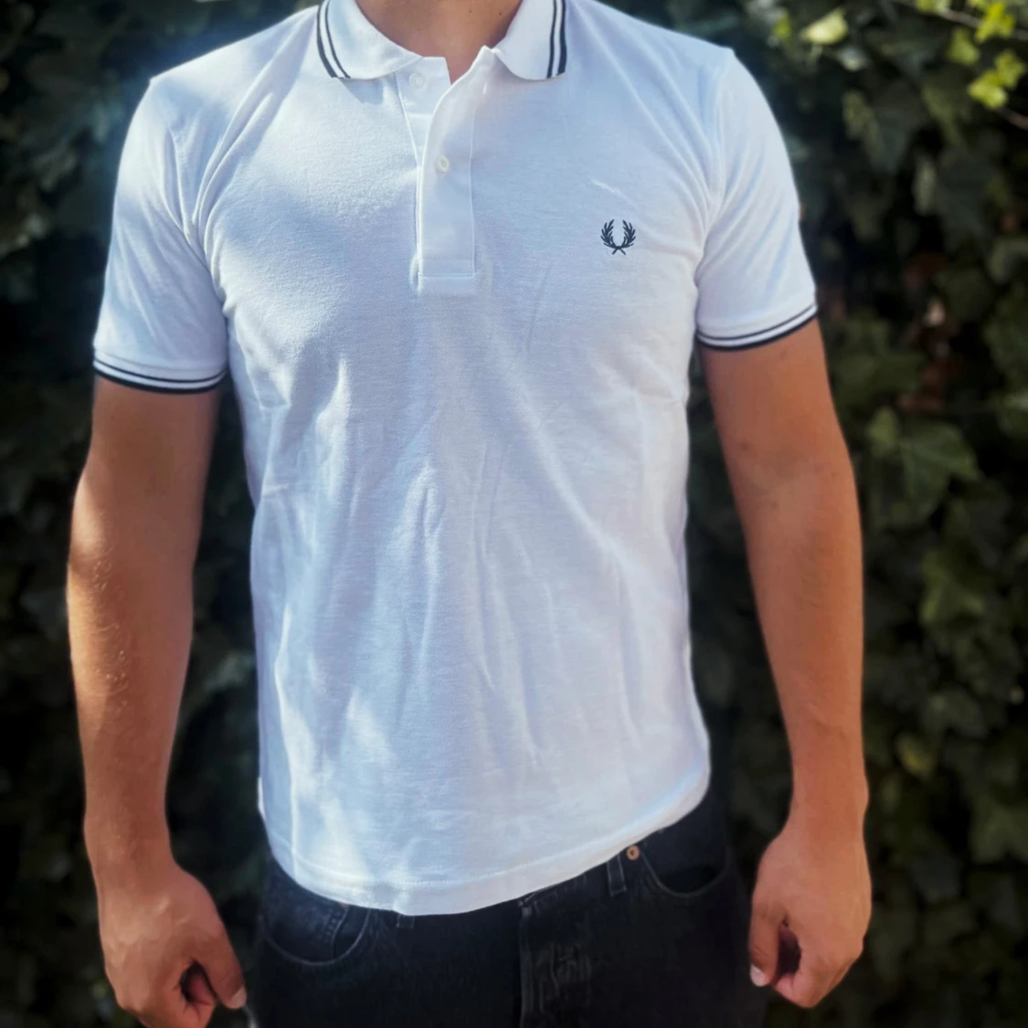 HELT NY Fred Perry piké med svarta detaljer