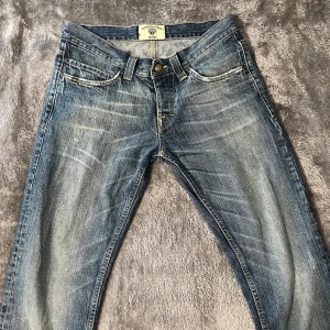 Snygga tiger of Sweden jeans - Snygga jeans från tiger of Sweden, är använda och finns några spår av användning men ser fortfarande riktigt bra ut, skriv vid frågor, pris kan diskuteras vid snabb affär!