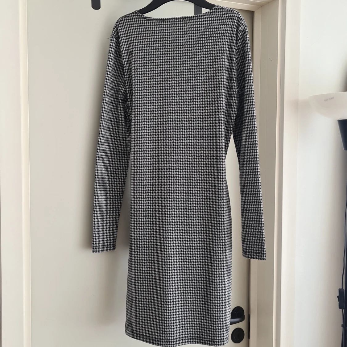 Svartvit rutig klänning Mango S - 1