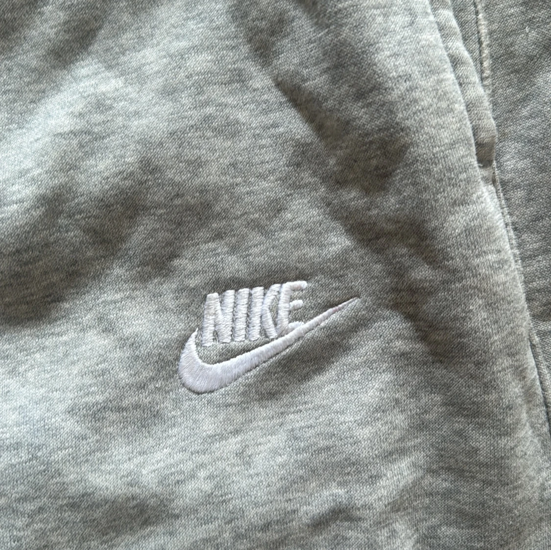 Grå mjukisbyxor från Nike - 3