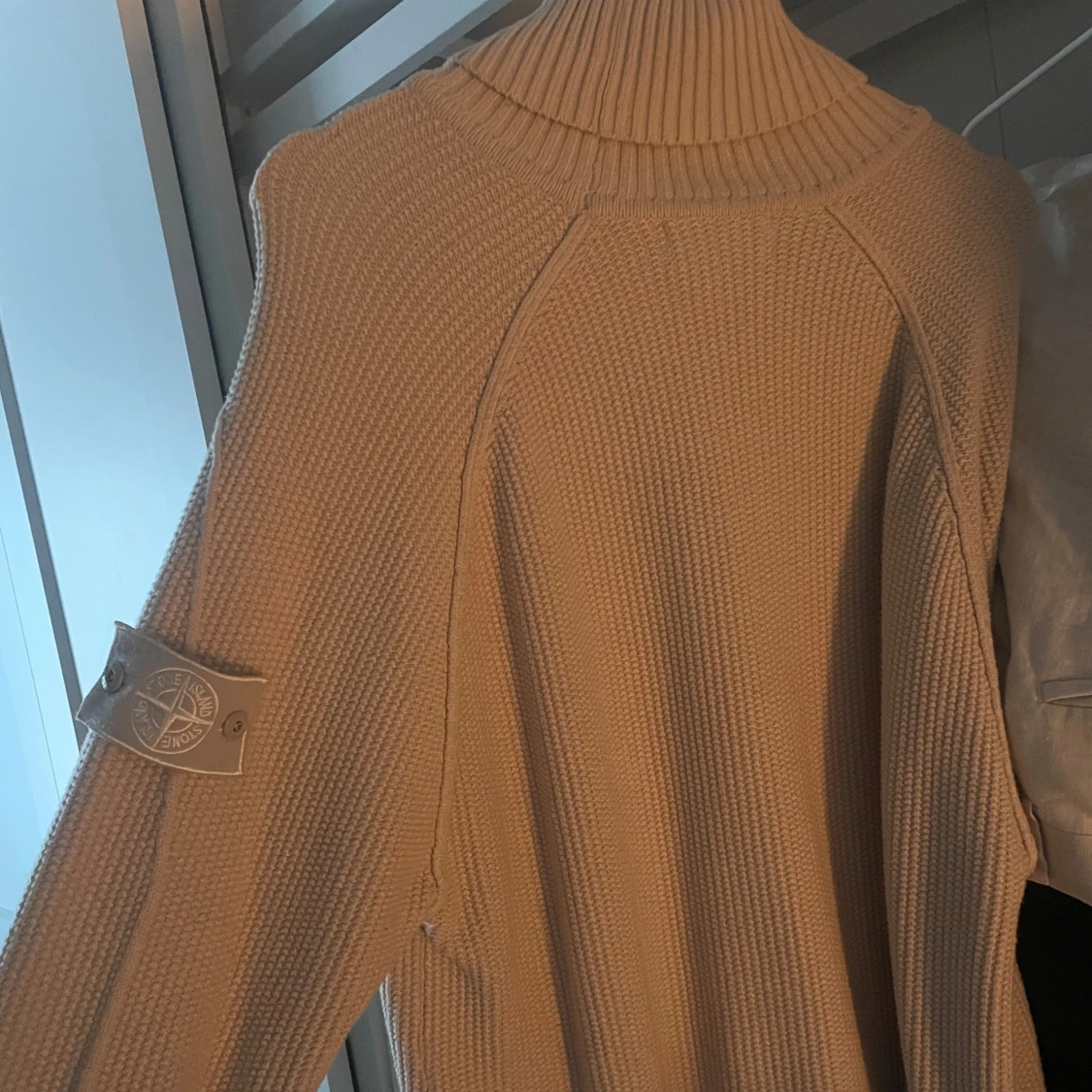 Beige polotröja från Stone Island