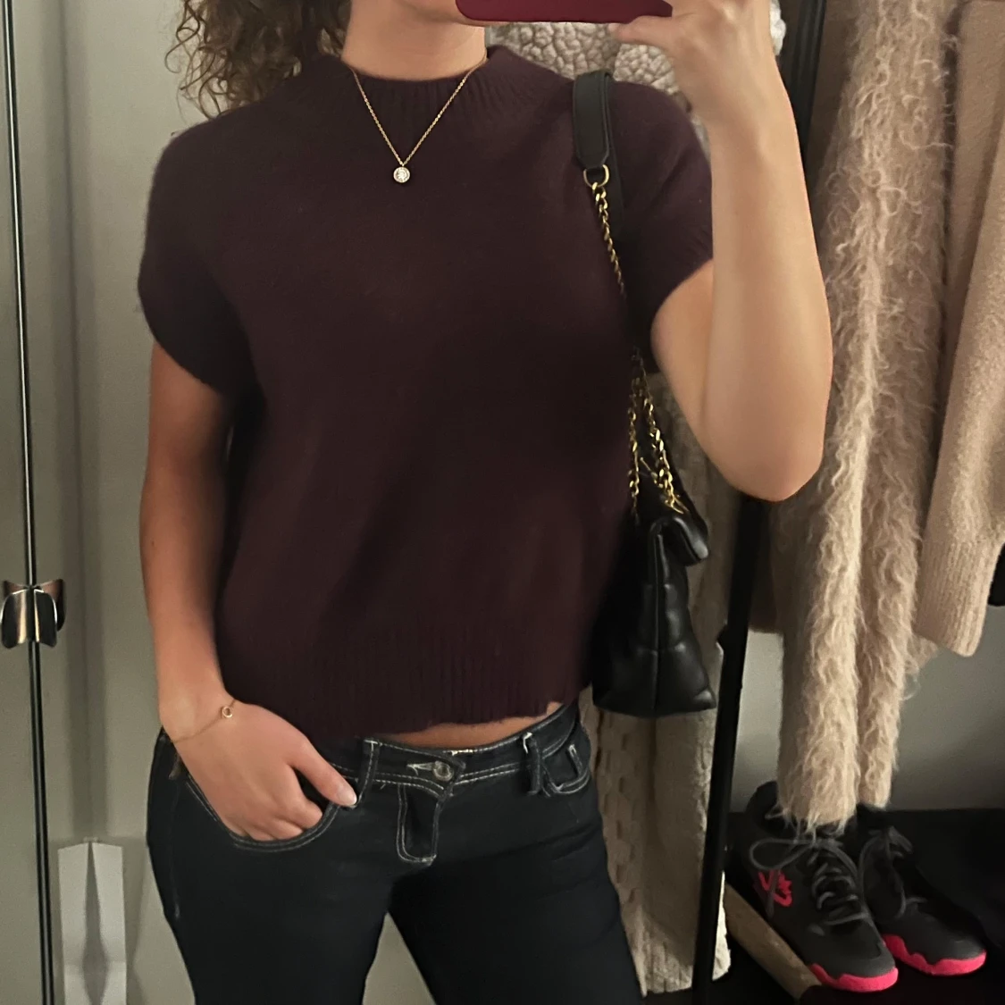 Mörklila kabelstickad väst i kashmir från Soft Goat - 1