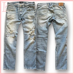 Replay anbass jeans 38/34 - tvär feta med slitage över knäna som bara gör de bättre, skriv om du har några som helst frågor👏