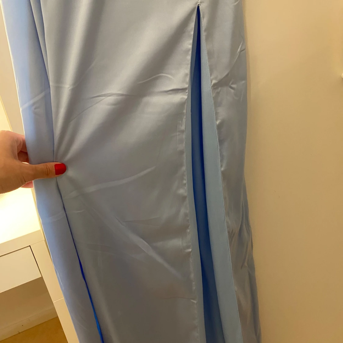 Ljusblå långklänning med slits - 2