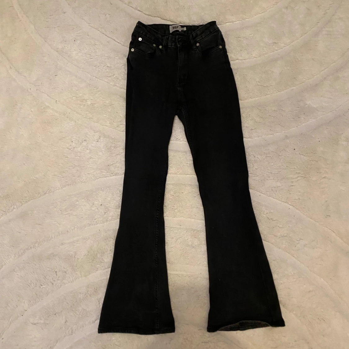 Svarta flare jeans från 157, stl S