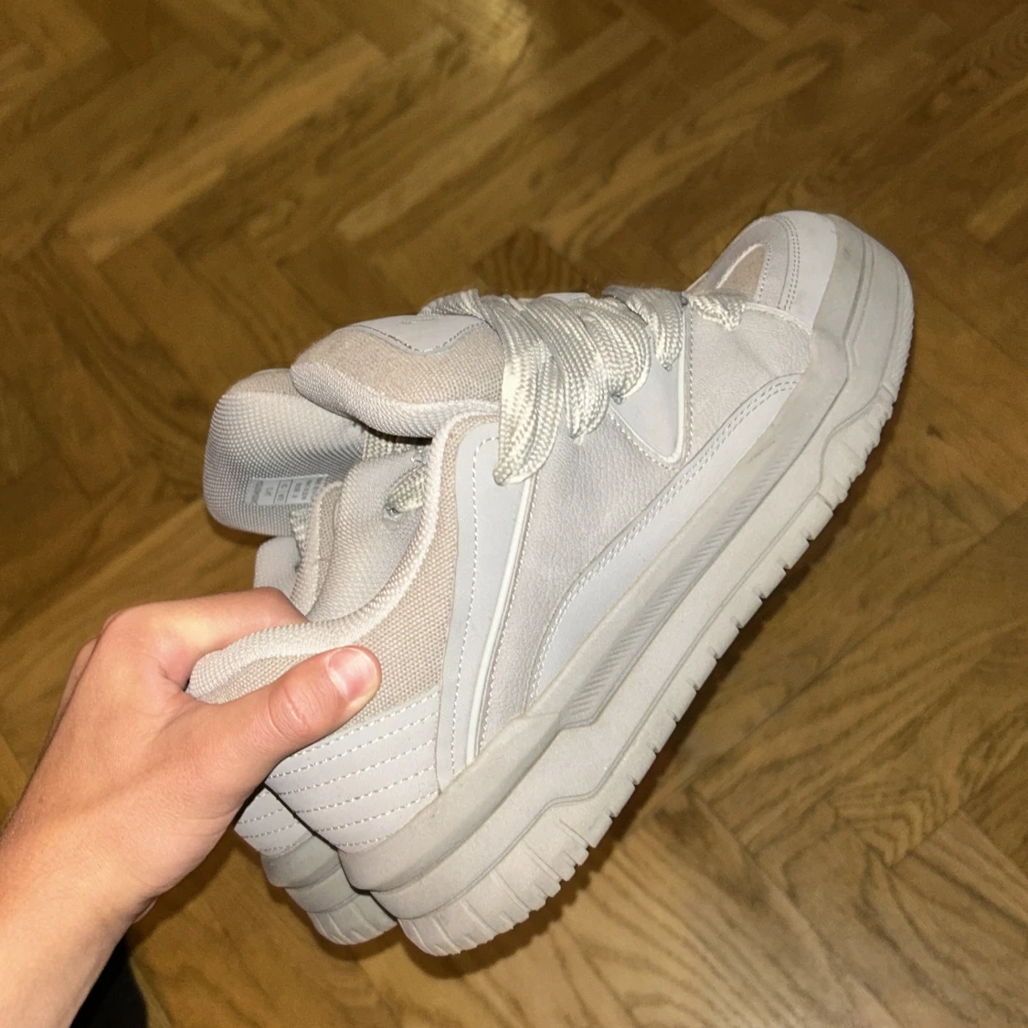 Beige chunky sneakers från Bershka - 2