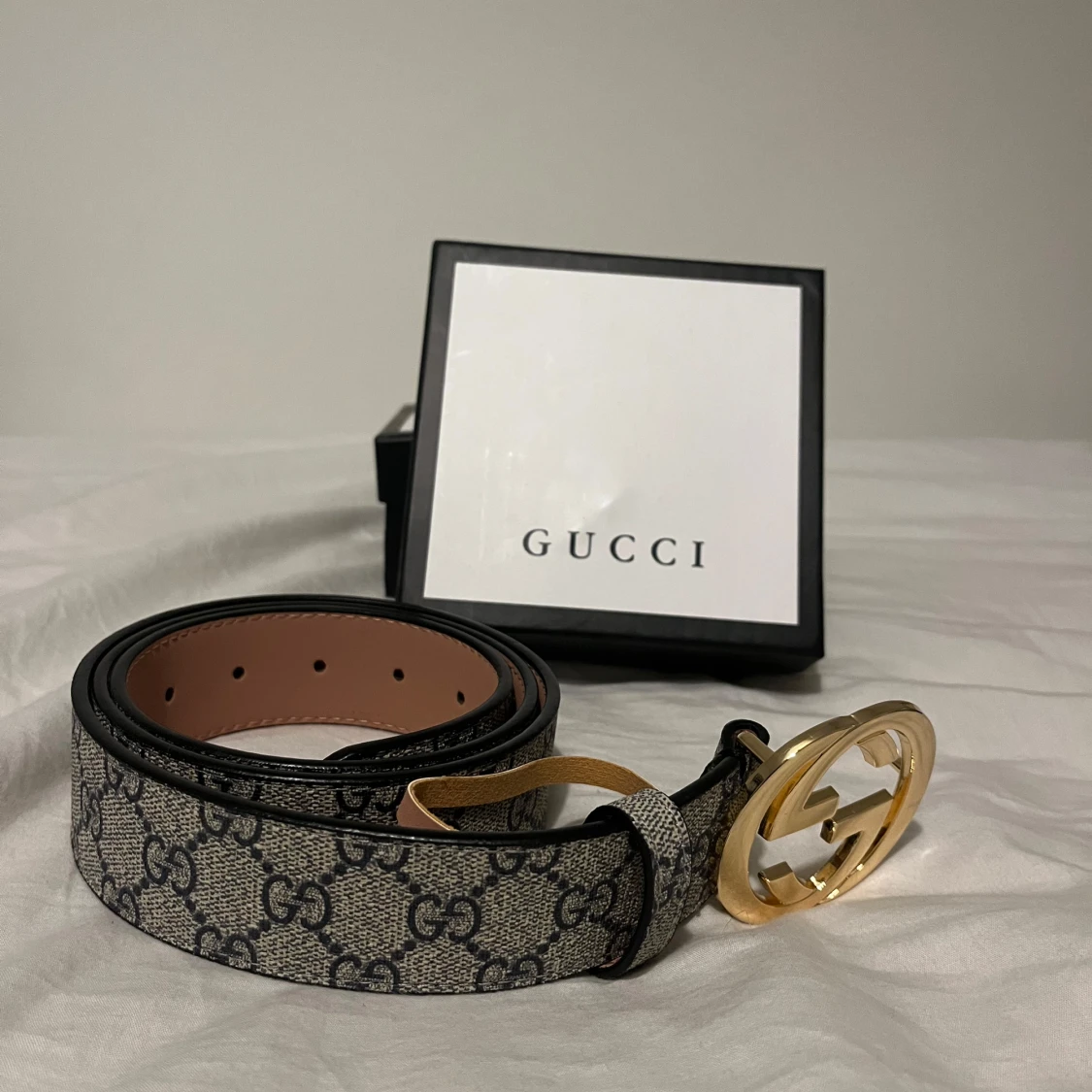 Guccci bälte med guldspänne