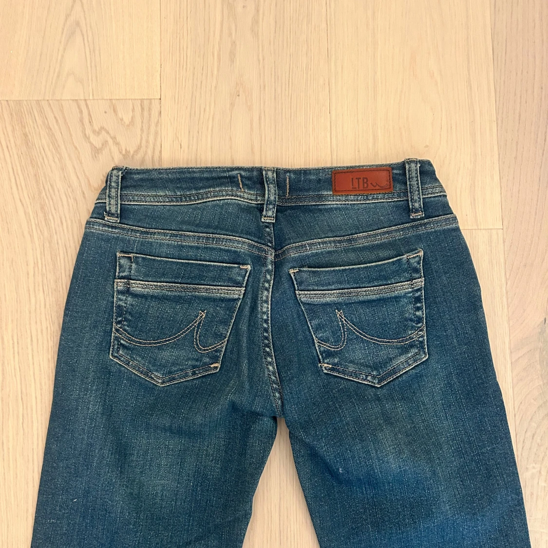 Blå jeans från LTB med bootcut - 1