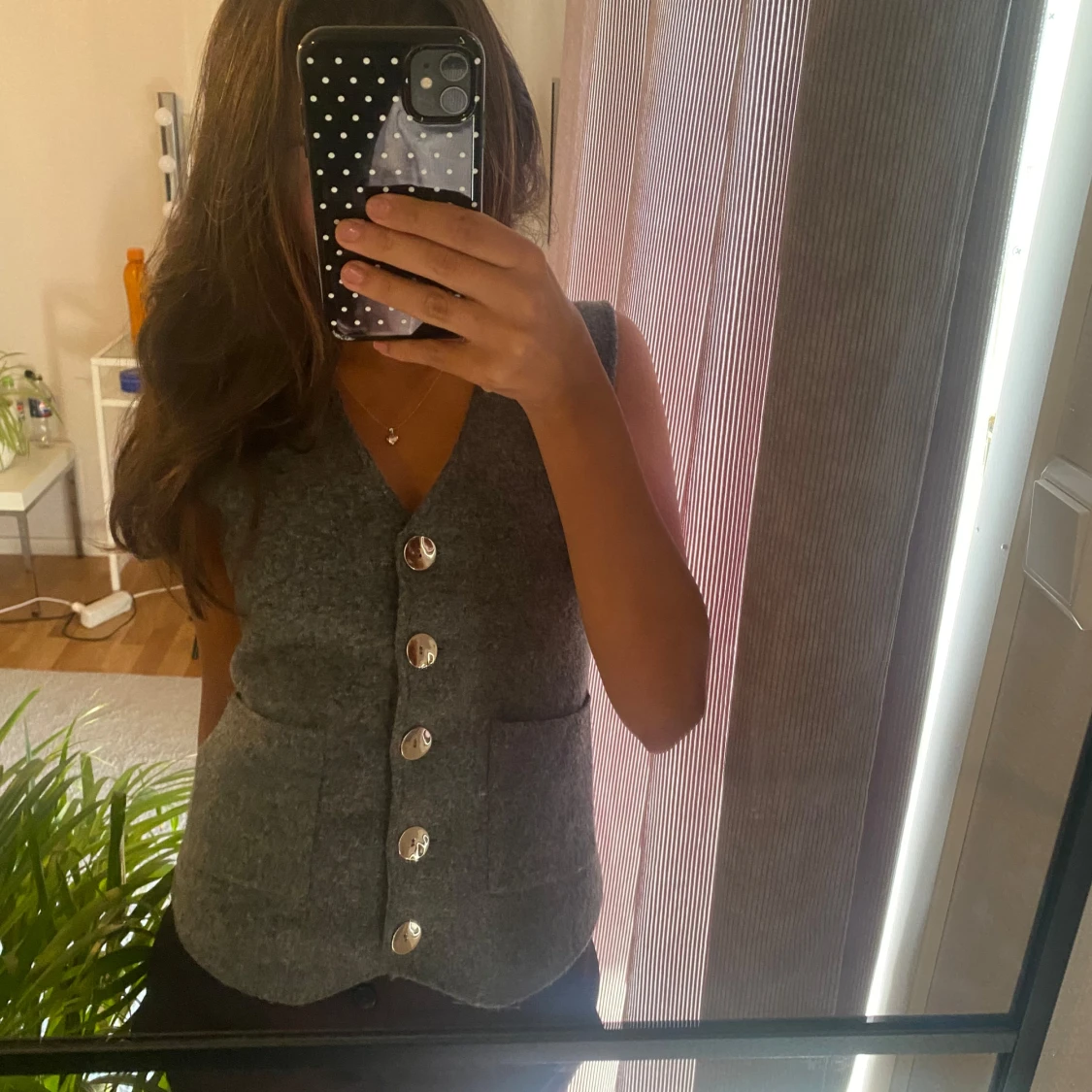 Grå väst från Zara med knappar - 1