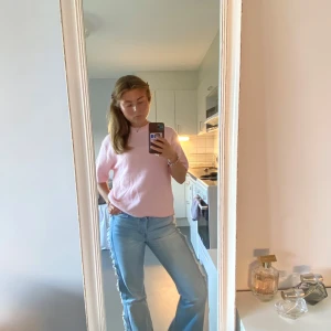 Stickad tröja - En stickad kortärmad tröja från Gina Tricot. Köptes sommaren 2024, men har aldrig använts. 