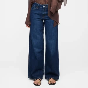 Jeans Bikbok - Endast använda 1 gång, säljer då jag hittat andra som sitter bättre på mig. Storlek 26 och längd 30. Inget fel med de. Fraktar eller hämtas upp i Göteborg. 