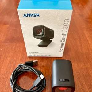Webbkamera Anker Poweconf C200 - Webbkamera i nyskick från Anker som aldrig har använts. Erbjuder 2K HD 30 FPS kvalité med 60 - 95 graders justerbar field of view. USB-A kabel ingår.   Köpt för ett år sedan för 839kr, digitalt kvitto finns.  Finns att hämta i Rågsved eller mötas upp söder om stan.  Hör gärna av dig vid frågor eller funderingar!