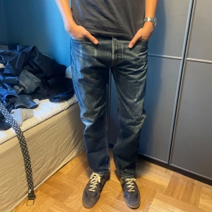 Levi’s jeans  - Ett par sinnesjukt snygga Levis 502or med sjuka tvätt. Jeansen är i mycket fint skick utan några hål. ✅ skriv gärna vid frågor så svarar jag ✨