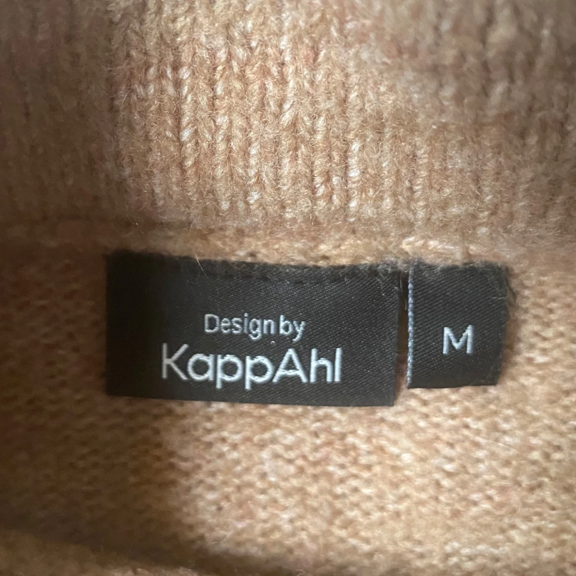 Beige stickad tröja från KappAhl - 1