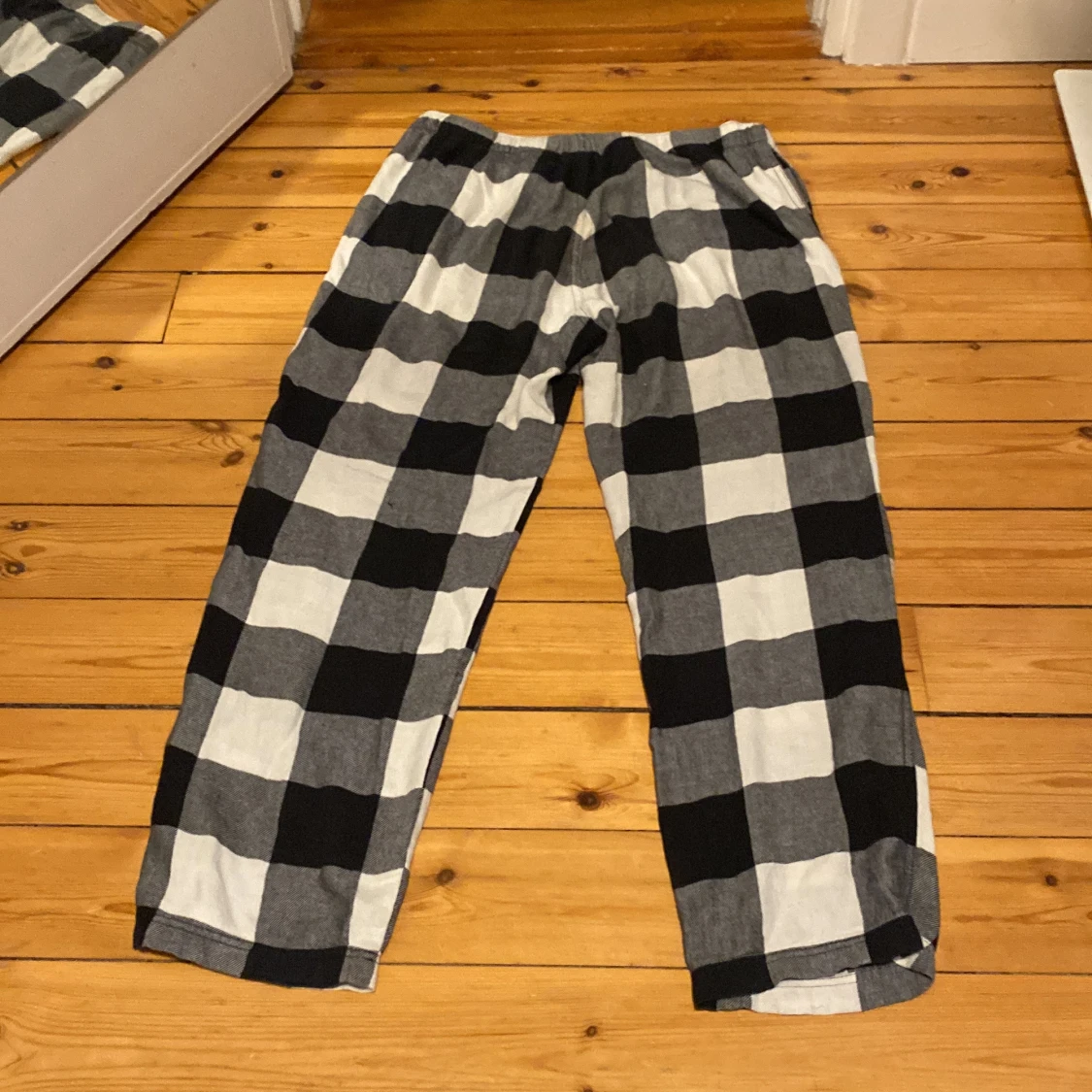 Rutiga byxor från H&M i bomull - 1