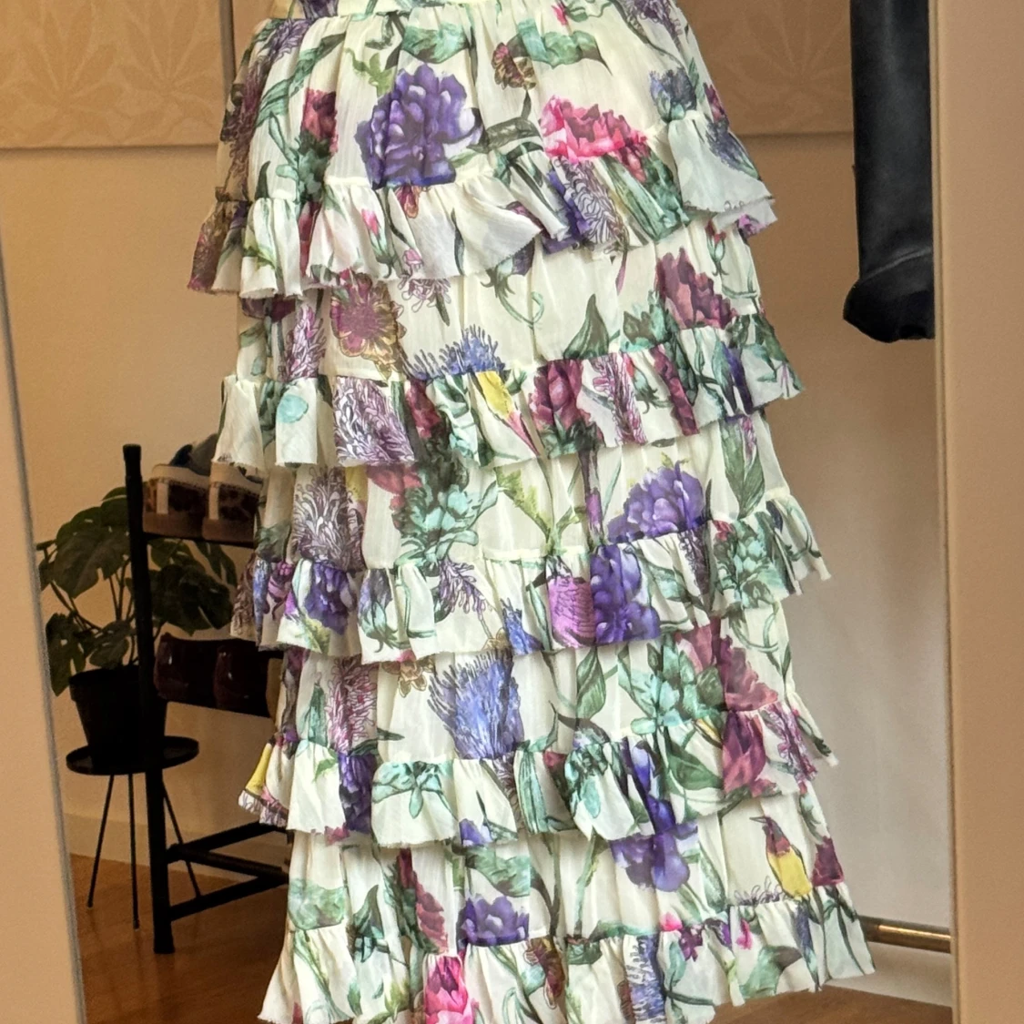 Blommig volangkjol i pastellfärger - 3