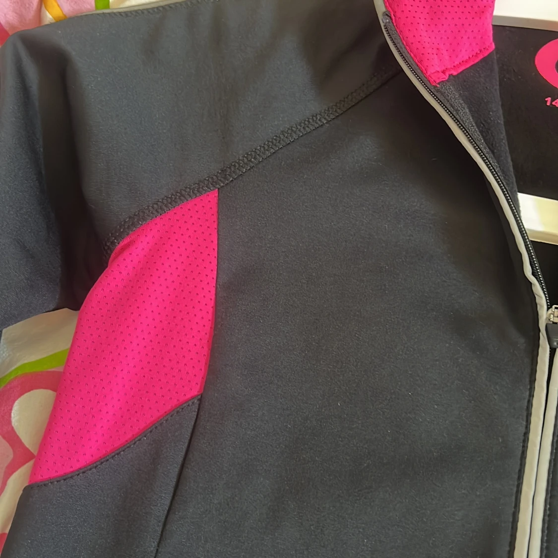 Svart och rosa vindjacka från Woxo - 3