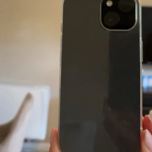 Genomskinligt iPhone 15 mobilskal - Genomskinligt iPhone 15 mobilskal. Mycket bra skick använt 1 gång