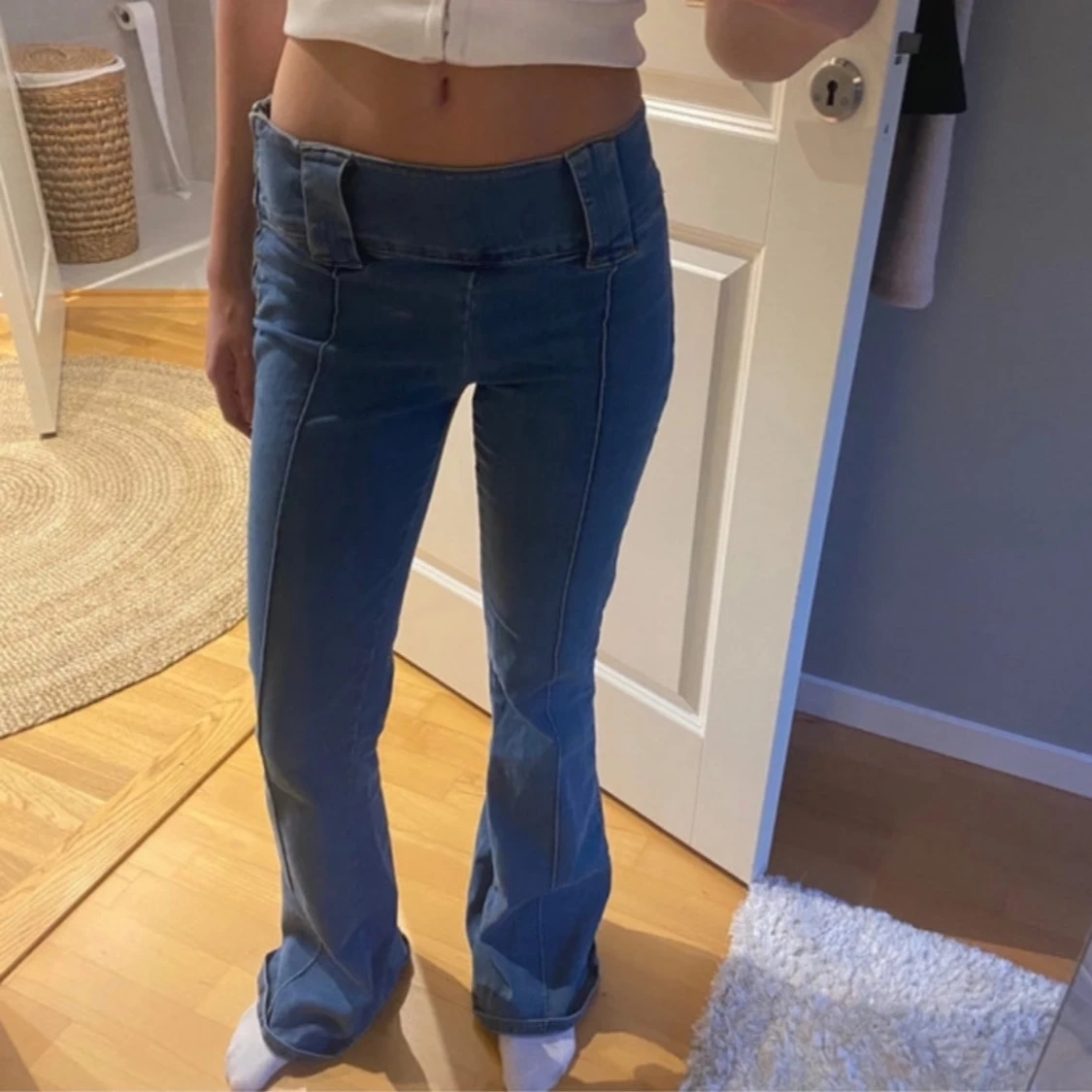 Blå bootcut jeans med låg midja - 4