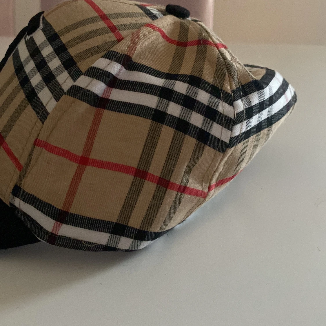 Burberry rutig keps med svart skärm - 2