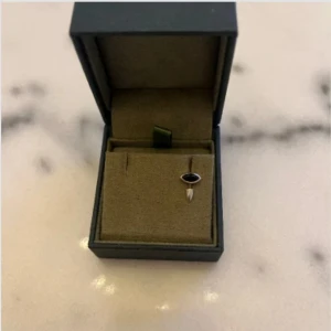 Silverörhänge från Maria Nilsdotter - Örhänge från Maria Nilsdotter. Är i bra skick, köpte för 1200, säljer för 800. 