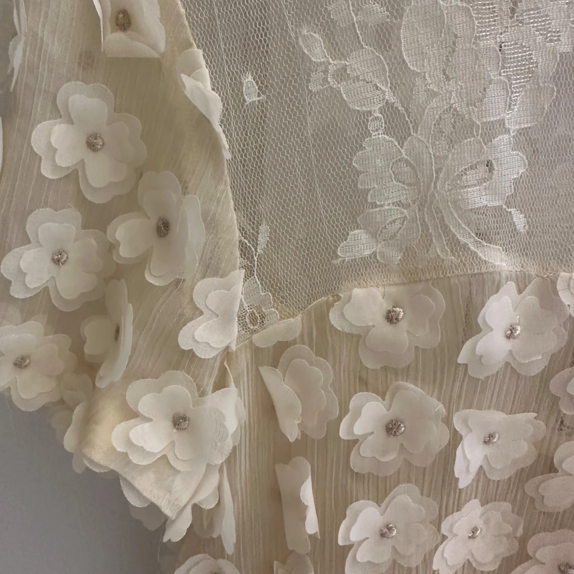 Blommig spetsklänning Ida Sjöstedt - 2