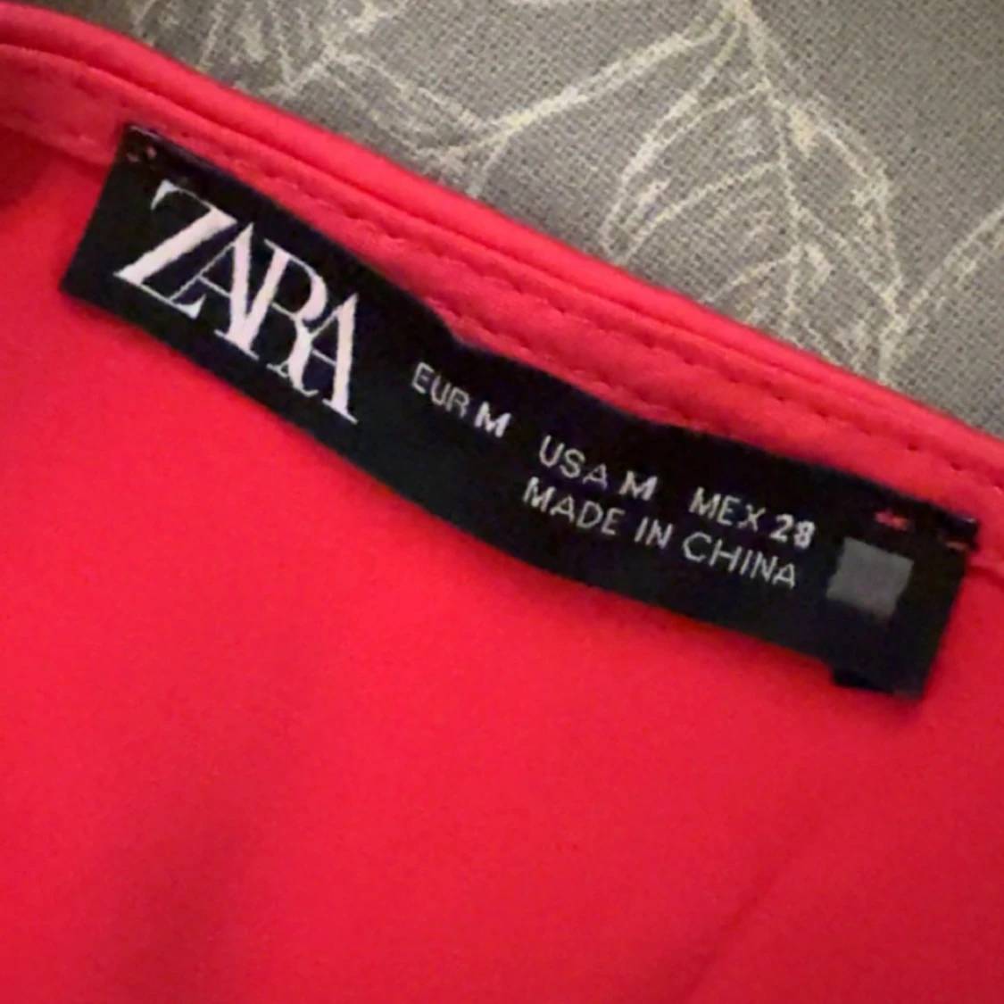 Rosa satin klänning från Zara - 2