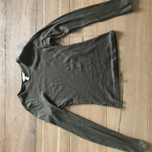 y2k långärmad ribbad tröja - Fin långärmad tröja i bra skick