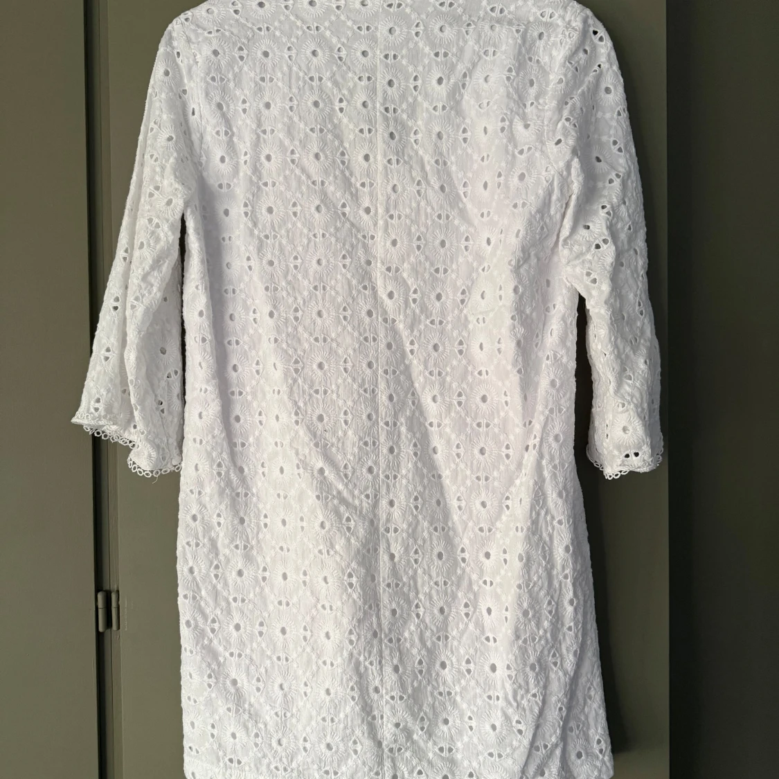 Vit broderad klänning från Zara - 2