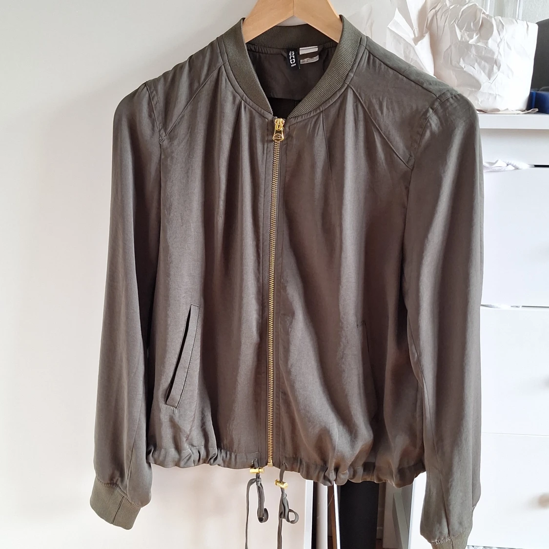 Olivgrön kofta från H&M Divided