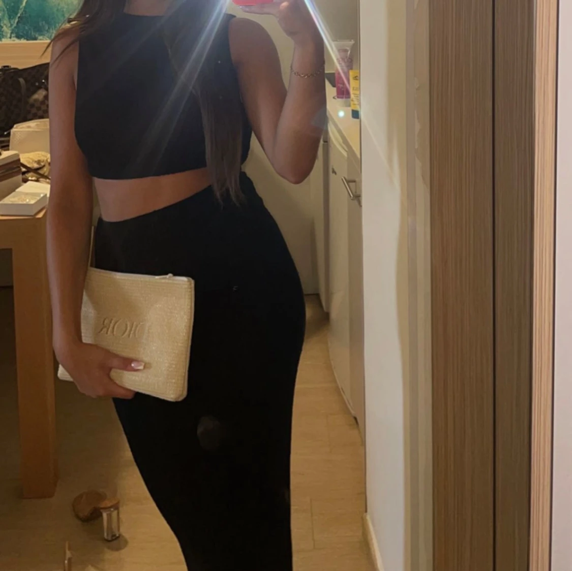 Svart klänning med öppning