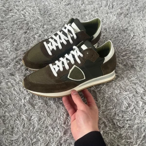 Philippe Model Trainers - Säljer ett par riktigt snygga Philippe Model trainers! | Dom är som nya i skicket! Utan defekter. | Storlek 41. | Endast skor! | Ställ gärna frågor innan du köper!