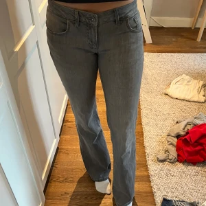 Snygga jeans - Jeans från subdued som inte går att köpa i Sverige! Snygg grå färg och långa i benen!