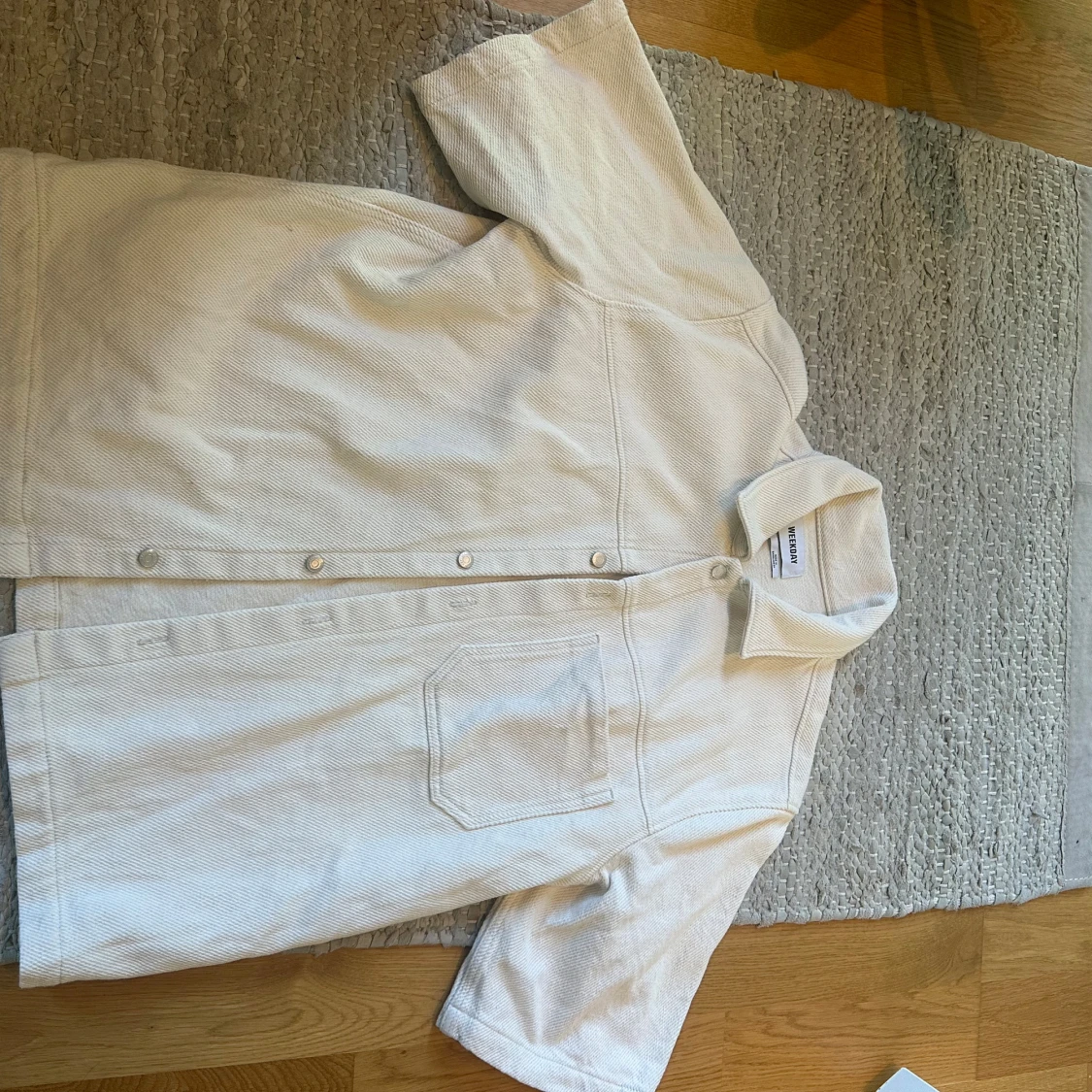 Vit kortärmad skjorta från Weekday