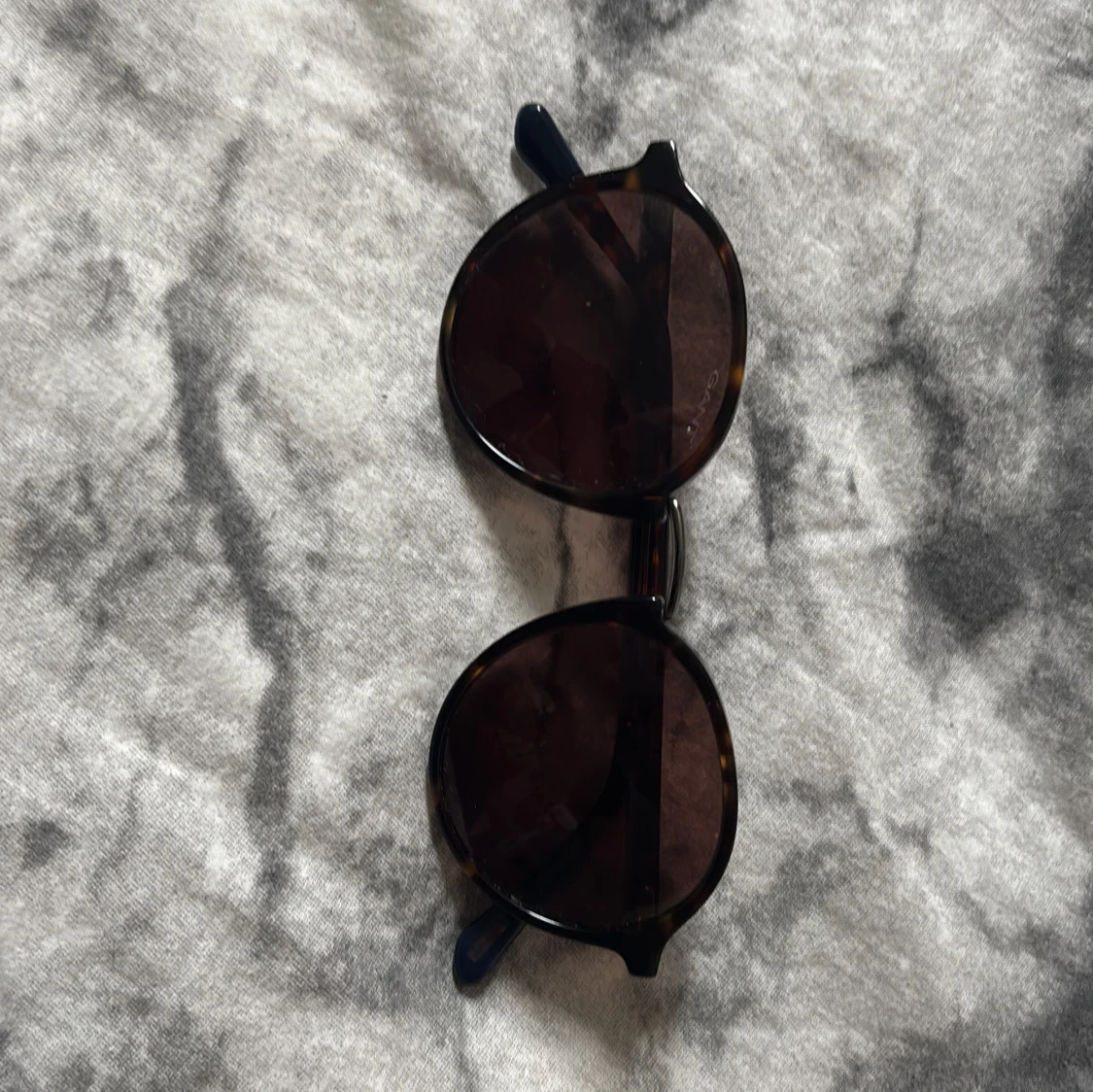 ÄKTA Bruna runda solglasögon från Gant