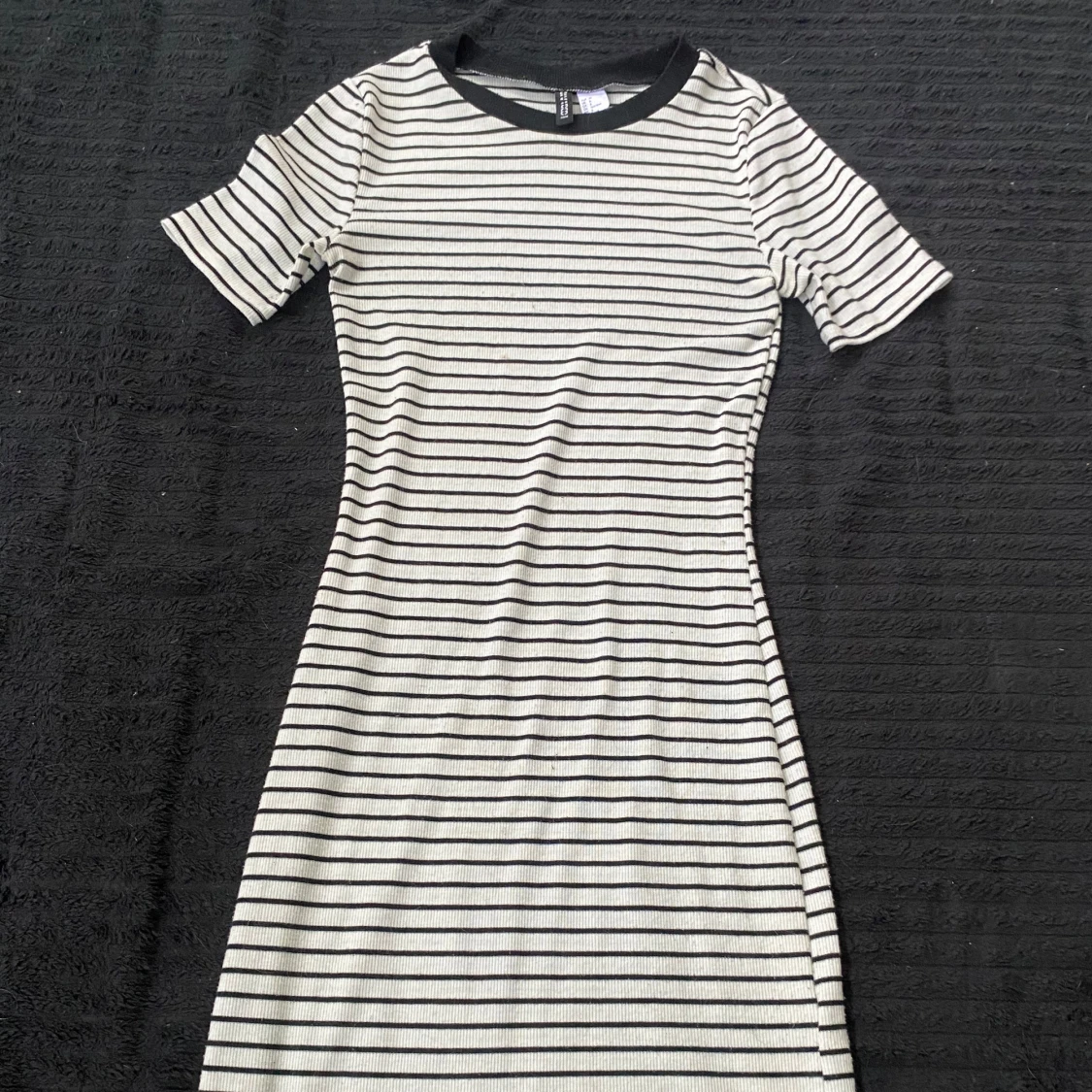 Randig ribbad klänning