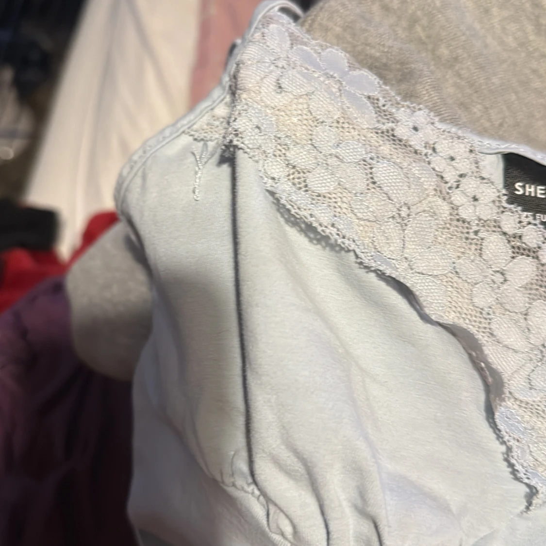 Ljusblå croppad linnetopp med spets från SHEIN - 3